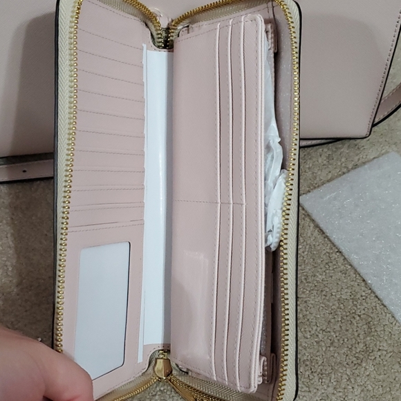 MK Wallet - Picture 4 of 6